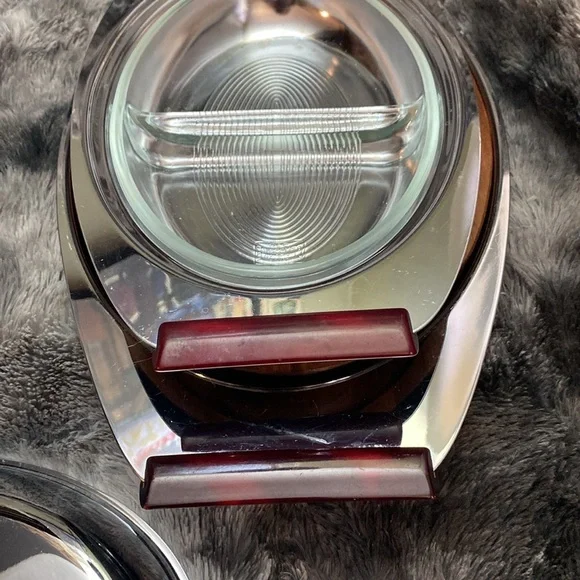 2 Vintage Chrome Serving
Trays made in Quebec - Picture 5 of 16